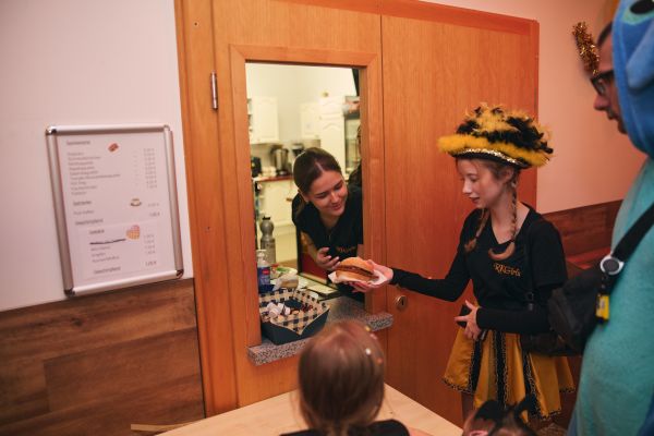 2026-02-14-rkg-kinderfasching-0982d8ef57f-4e4e-dd94-5a2e-cd1d4c6cfd9eA9F4A342-EC8B-1EA5-6AD8-69FFDCAC18EB.jpg