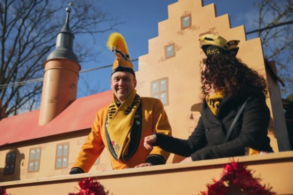 mittel-2026-02-15-rkg-karnevalsumzug-00-016348443EC-B7F9-44DF-3525-35C47D7603C2.jpeg