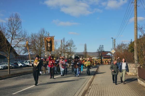 mittel-2026-02-15-rkg-karnevalsumzug-01-001ff9ea52d-170d-d33a-2c61-d5c6f31b5a2667D1DB31-7257-6597-7C78-86D3B656089F.jpeg
