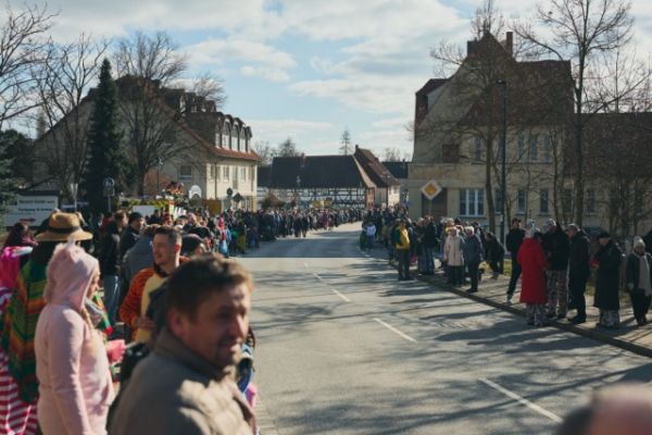 mittel-2026-02-15-rkg-karnevalsumzug-01-004f8543e38-023f-6227-08c5-c4749cc26276D4F3D8C2-FB65-E32F-2096-77AEF4472853.jpeg