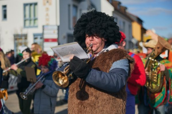 mittel-2026-02-15-rkg-karnevalsumzug-01-030fe112f65-9d96-2ff4-cc77-9d1841ee3c56C08EB8FE-6D64-27D6-D3C2-B21F1C851EC7.jpeg
