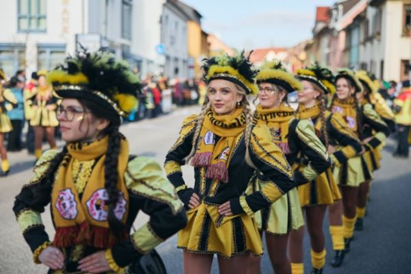 mittel-2026-02-15-rkg-karnevalsumzug-01-0483cc20189-5da8-1cb7-0e31-b1e87c56ed37FED6D8EB-5CB9-AF45-2BA8-18DE68DFF3EF.jpeg