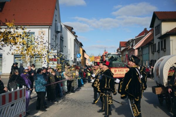 mittel-2026-02-15-rkg-karnevalsumzug-01-069d6a4d09f-0c86-9d3f-2657-062902345619776B6D8B-E6C4-998C-58A2-C5DFE568B6FF.jpeg
