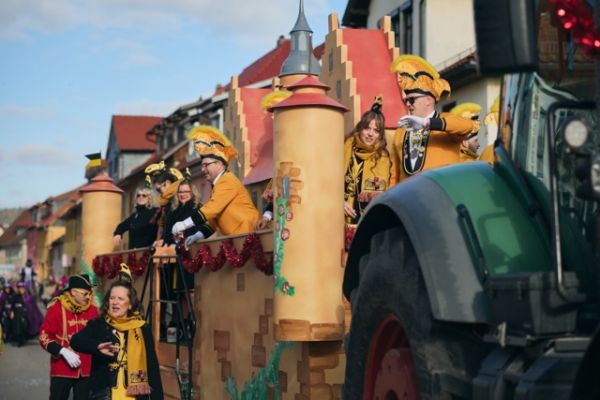 mittel-2026-02-15-rkg-karnevalsumzug-01-076F5A376B1-2620-8B17-B0ED-44510F632FF8.jpeg