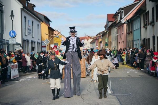 mittel-2026-02-15-rkg-karnevalsumzug-01-094827e5977-9db8-40f8-b979-4f1802b6f7b7E502D1F2-CE43-B46F-3DF6-CDC87F303E3E.jpeg