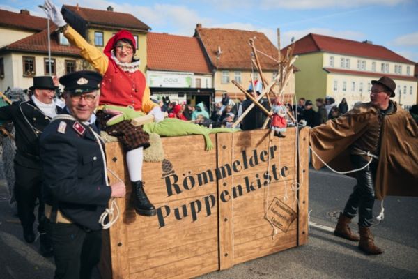 mittel-2026-02-15-rkg-karnevalsumzug-01-103451364d5-c489-26e4-4661-40363dcdd938CD91CA42-FFBE-9328-9BA5-6D2A6DF57AAE.jpeg