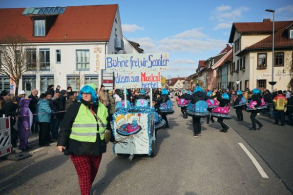 mittel-2026-02-15-rkg-karnevalsumzug-01-109f93fb662-914a-c75c-2f5b-2f09deef53f07F7DC304-3DB8-FCEB-989C-D2E79F740036.jpeg