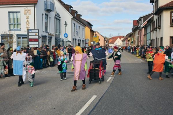 mittel-2026-02-15-rkg-karnevalsumzug-01-120ac3de0ea-6473-048f-6c90-8b9d958cddc764A20868-AE52-FA5A-1A00-658A78FBF578.jpeg