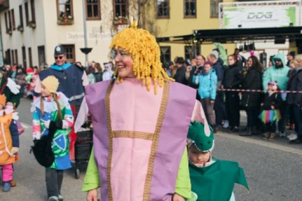 mittel-2026-02-15-rkg-karnevalsumzug-01-123DEF4402C-38B7-F820-7E3C-31174CAFCF2C.jpeg