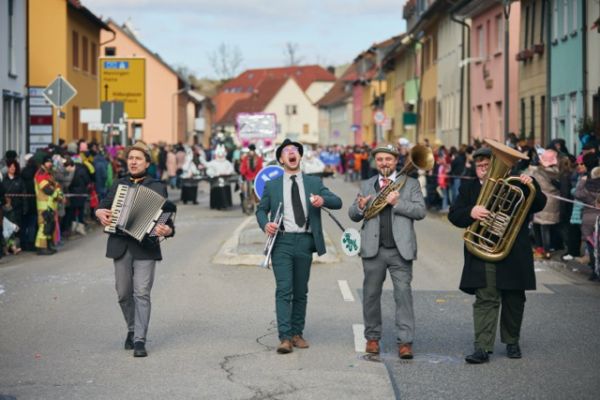 mittel-2026-02-15-rkg-karnevalsumzug-01-129C44350E1-9543-EA21-877E-DDD3E4492534.jpeg