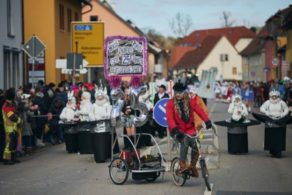 mittel-2026-02-15-rkg-karnevalsumzug-01-134F7DE6177-10DA-1462-E9C6-24CCDDC89907.jpeg