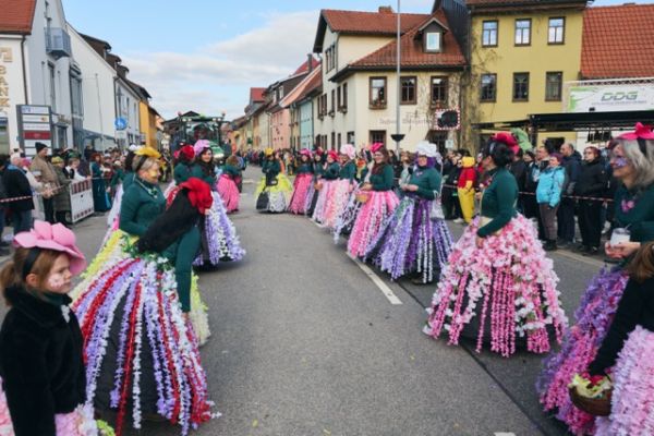 mittel-2026-02-15-rkg-karnevalsumzug-01-1747a0fc58b-88b0-15e1-f1f4-8fc67dfd3197B8491A88-5BDE-F3DC-4D6D-8F87ED697365.jpeg