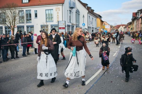 mittel-2026-02-15-rkg-karnevalsumzug-01-238884c0256-cdcd-5412-659e-f61cf06c0c1c4B3EAA57-47F1-2918-8ACF-9497FB3E2CAD.jpeg