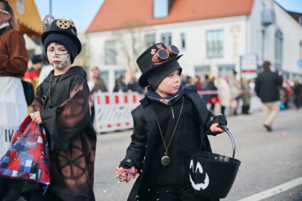 mittel-2026-02-15-rkg-karnevalsumzug-01-241F147AC05-CC49-B138-B5AD-1F144ED4C115.jpeg