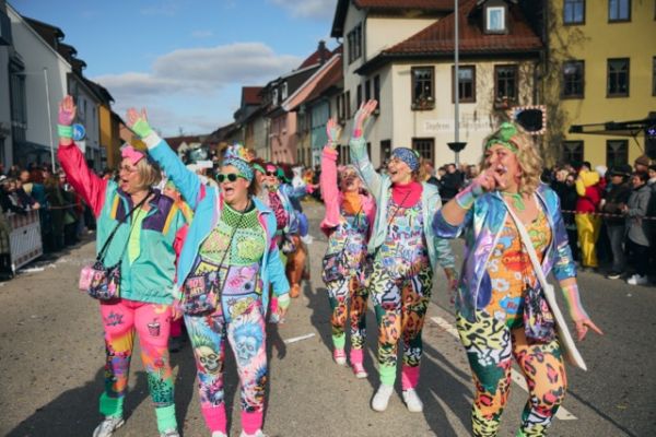 mittel-2026-02-15-rkg-karnevalsumzug-01-2723353c8ba-1181-7fbb-ba28-766b8b6b055655E0583E-C40B-EECB-95DA-C1ED78120C6B.jpeg