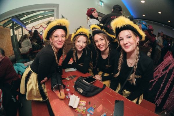 mittel-2026-02-15-rkg-karnevalsumzug-02-022d87a862c-bd7f-525c-0ed5-b79d0fbbbbbaBEC2E0A7-97B1-52A3-B686-75E717FB82D8.jpeg