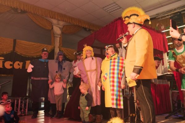 mittel-2026-02-15-rkg-karnevalsumzug-02-06109c8acdf-2e69-7bb4-1e39-c589ddd31f25F6DC115D-8386-0555-4667-A3C3F72840C4.jpeg