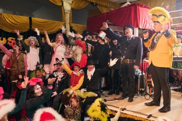 mittel-2026-02-15-rkg-karnevalsumzug-02-074DA91DCD4-81DD-AC80-B93E-971F03C85570.jpeg
